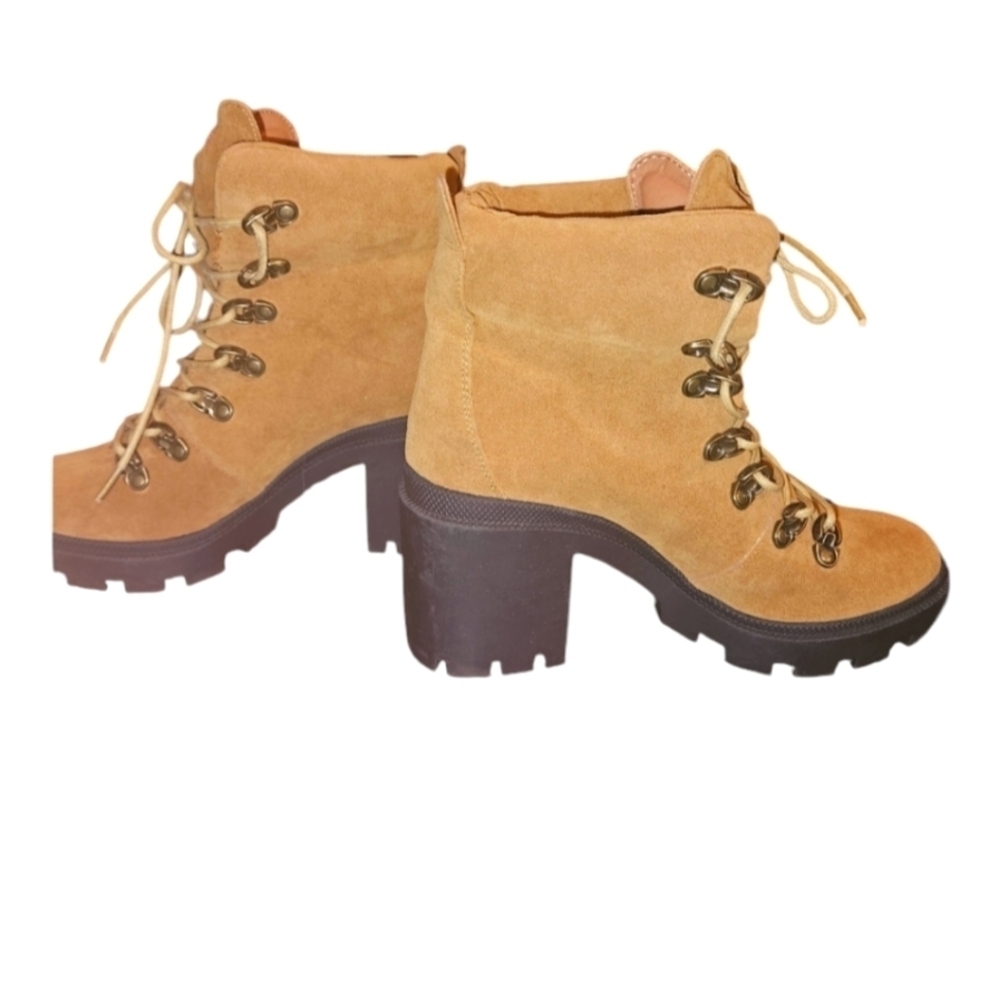 BEAST FASHION Tan platform chunky lace up work boots. Size 7